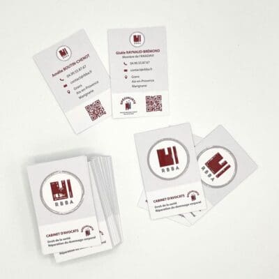 Cartes de visite avec vernis sélectif pour le cabinet RBBA Cartes de visite du cabinet d’avocats RBBA, imprimées en recto-verso avec logo en vernis sélectif rouge et noir.