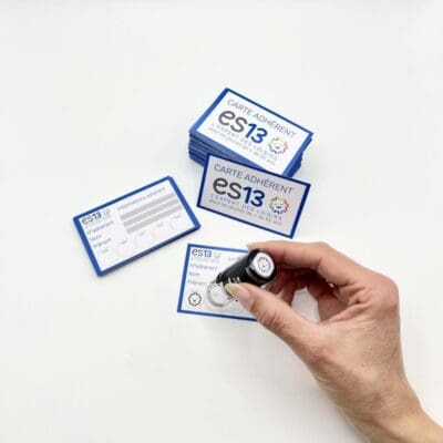 Cartes d’adhérent et tampon personnalisé pour ES13 Cartes d’adhérent personnalisées pour ES13 avec un tampon validant l’adhésion annuelle.