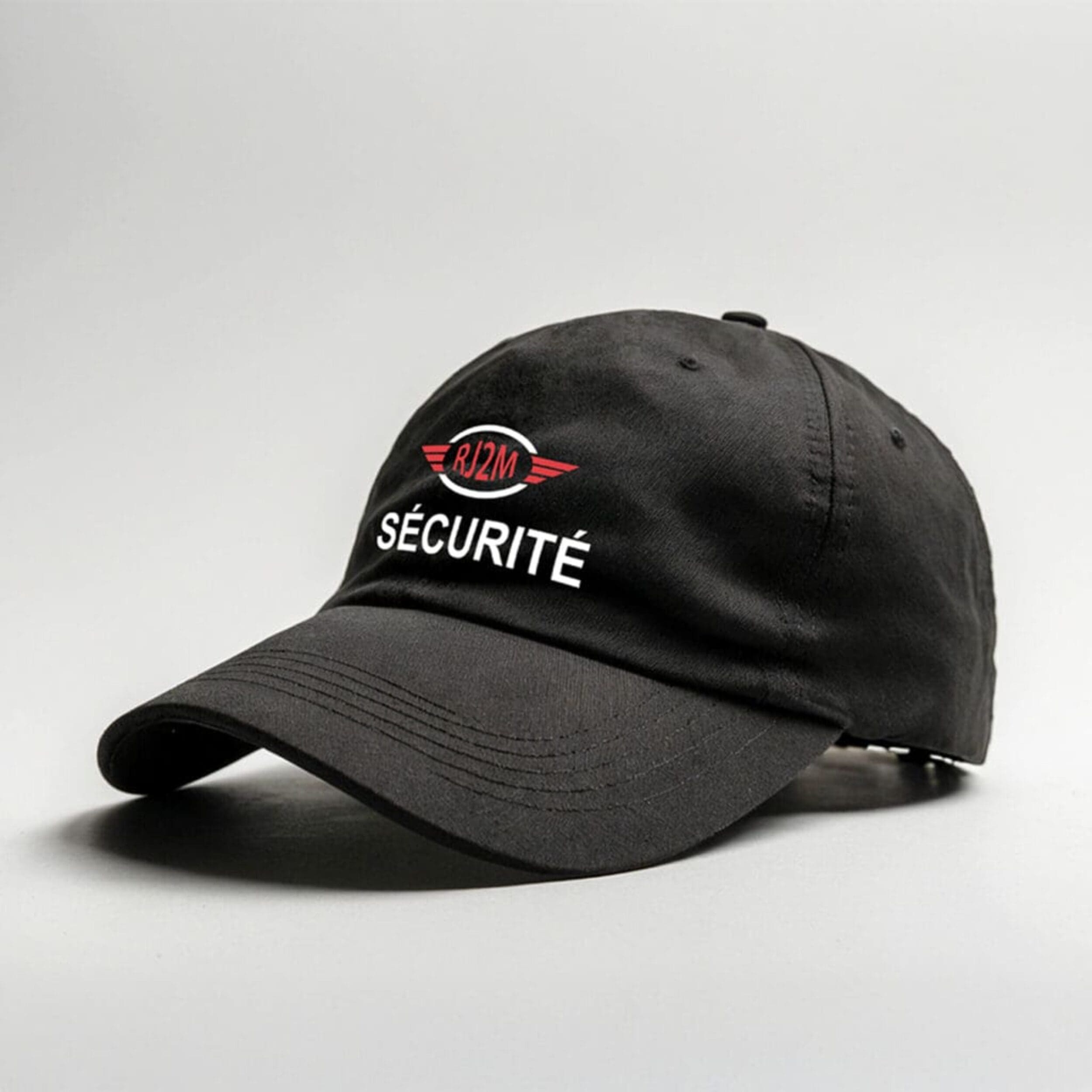 Casquette noire avec le texte "RJ2M SÉCURITÉ" brodé à l’avant.