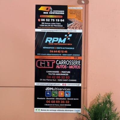 Des panneaux publicitaires au Padel P4