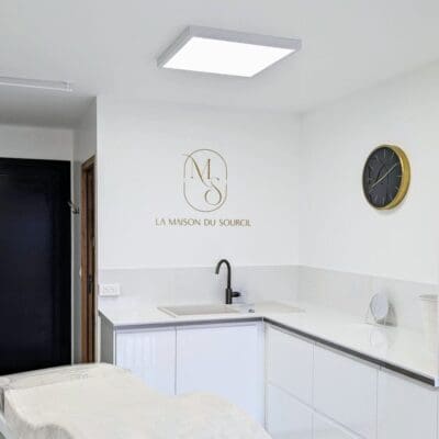 Autocollant Maison du Sourcil